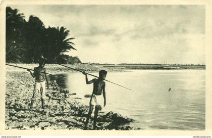 Caroline Islands, Young Kanak Boys Fishing with Spears (1930s) Postcard