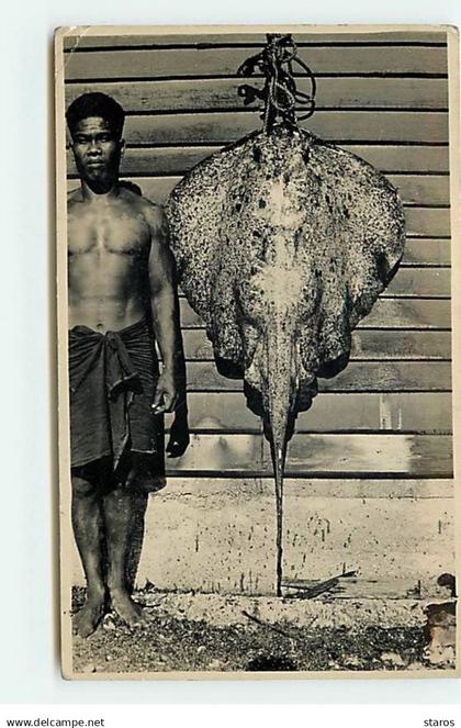 Micronésie - RPPC - Pécheur de Raie - Ray fisherman
