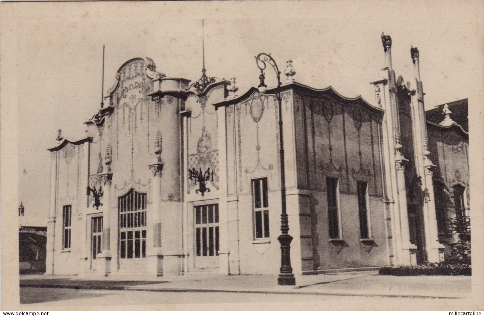 # MILANO: FIERA DI MILANO  IL PALAZZO DELLA MODA