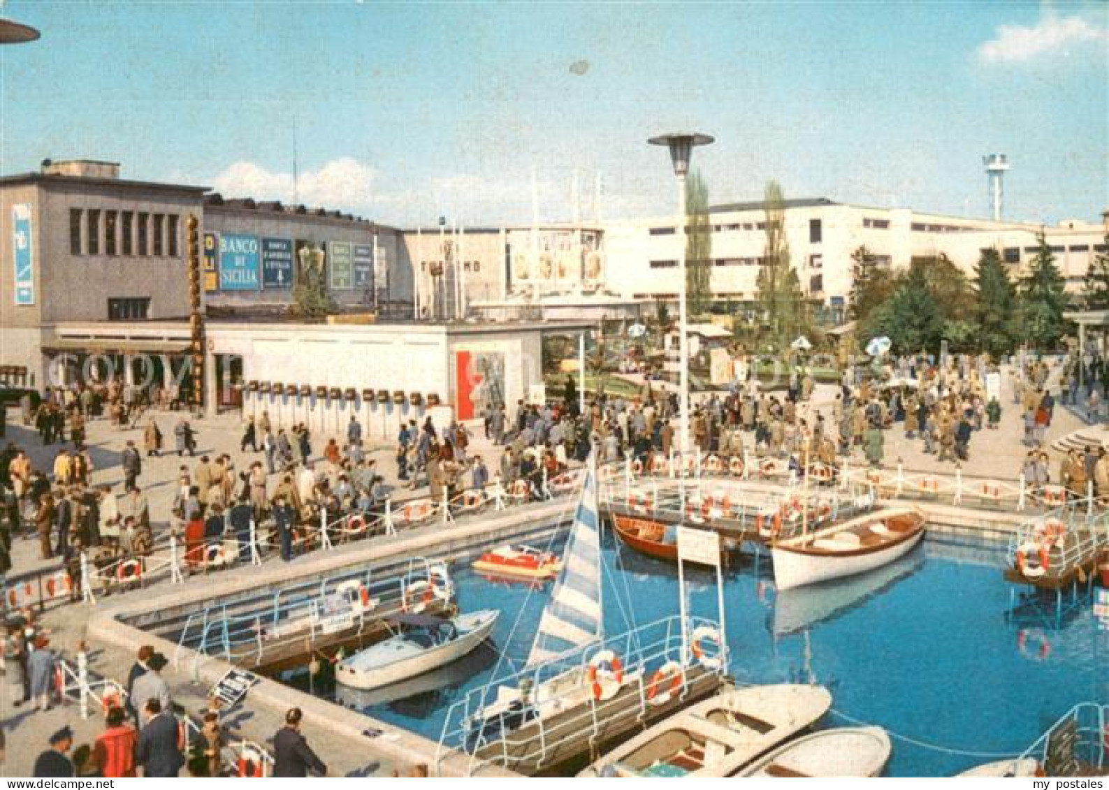 Milano Piazzale Milano e uno scorcio della Darsena pe le Mostre della Nautica