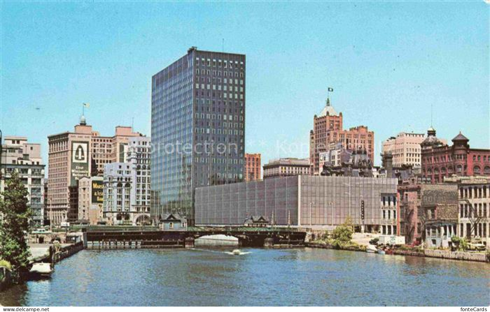 MILWAUKEE  Wisconsin USA Milwaukee River Skyscrapers