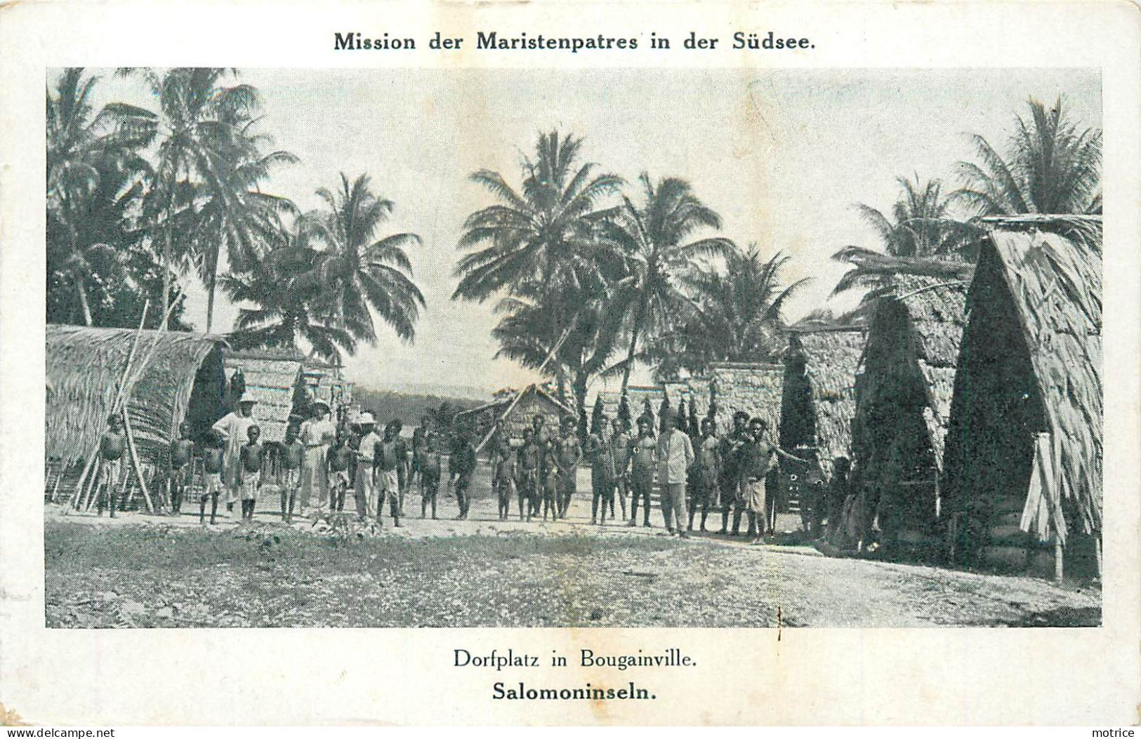 MISSION DER MARISTENPATRES IN DER SÜDSEE - Dorfplatz in Bougainville, Salomoninseln.
