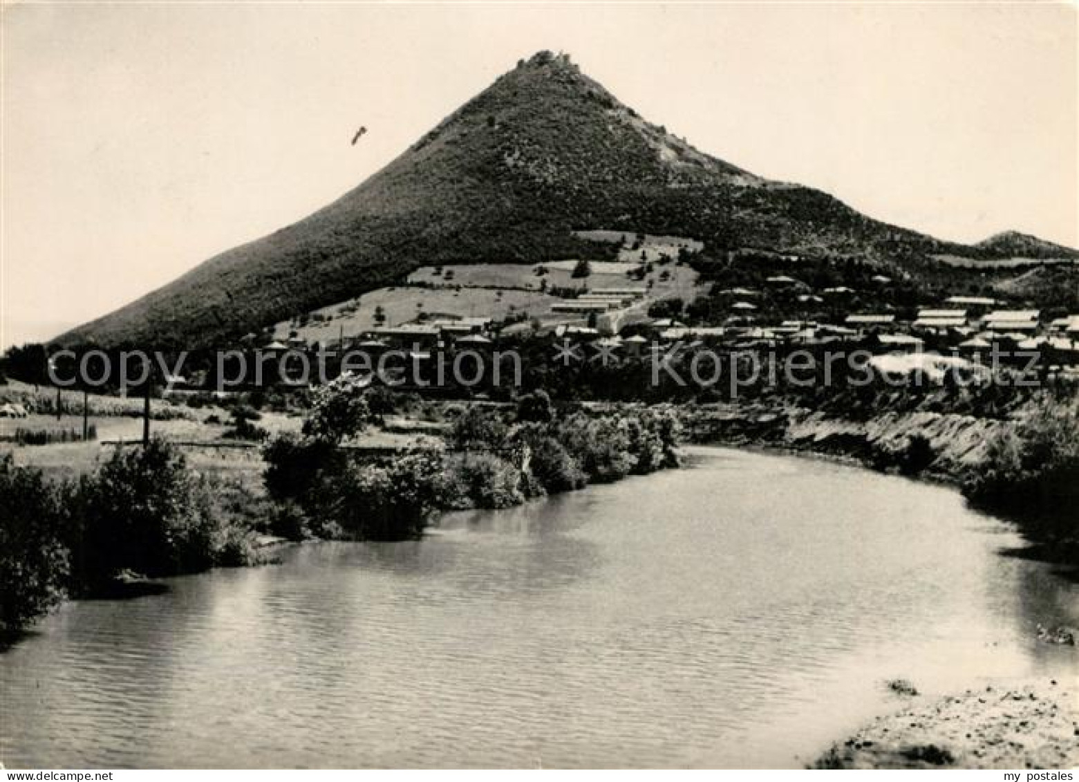 MITROVICA Kosovska Mitrovica Kosovo u pozadini grad Zvecan