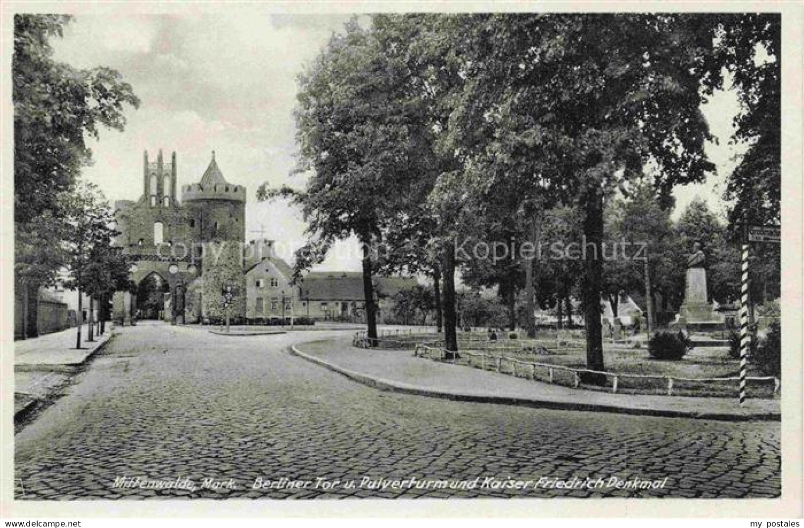 Mittenwalde Mark Berliner Tor und Pulverturm mit Kaiser Friedrich Denkmal
