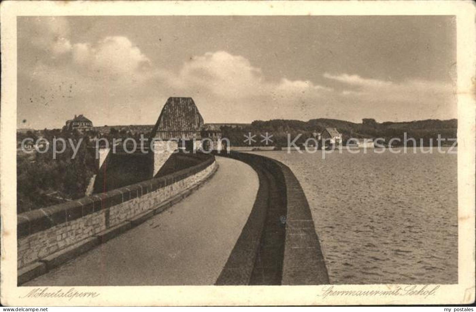 Moehnetalsperre Sperrmauer mit Seehof