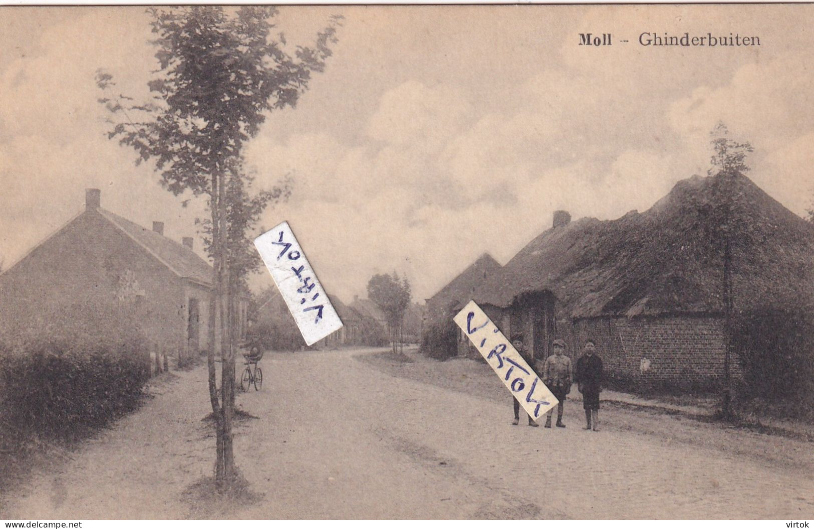 Mol  :  ghinderbuiten