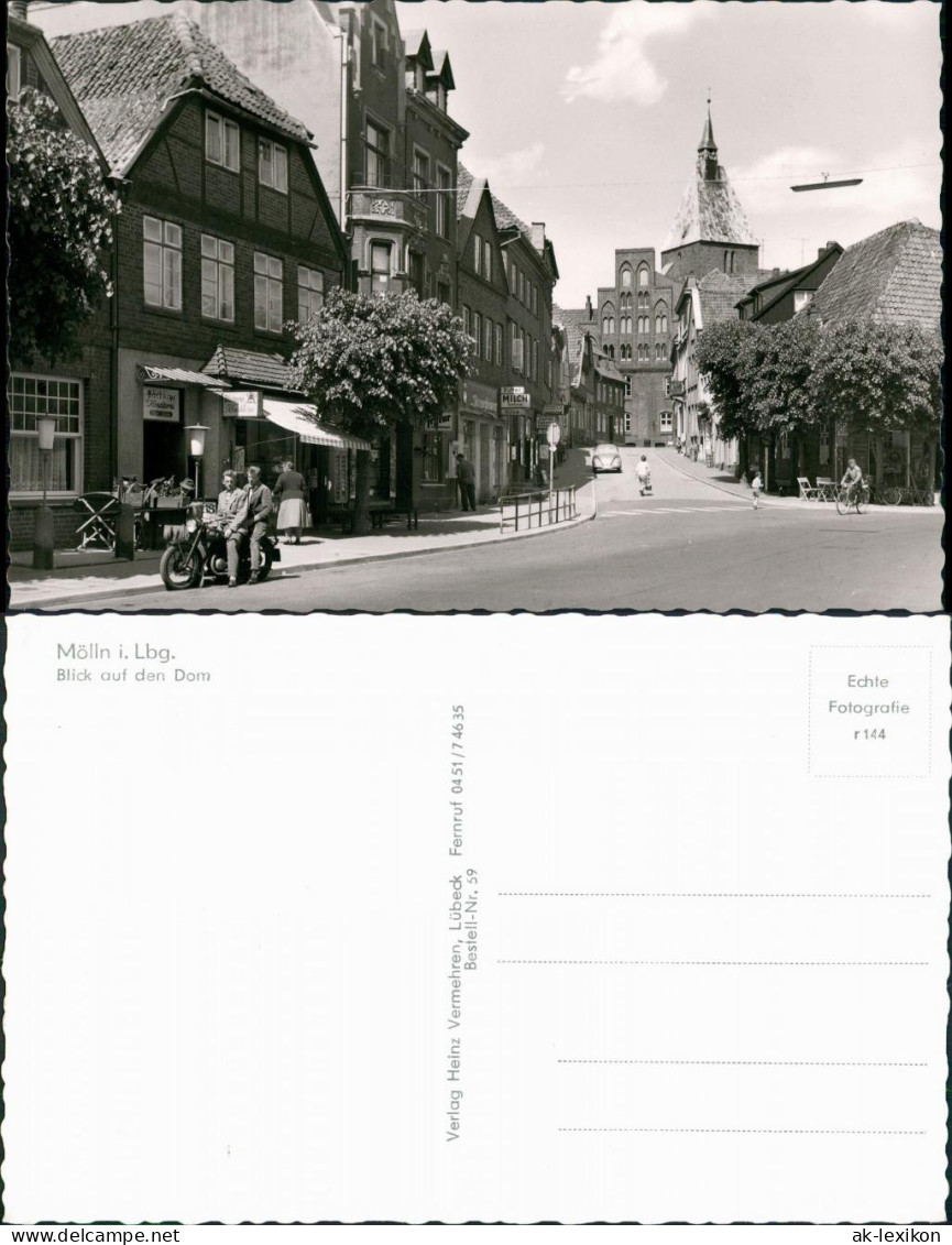 Mölln (Schleswig-Holstein) Straßenpartie - Männer auf Motorrad Bäckerei 1961