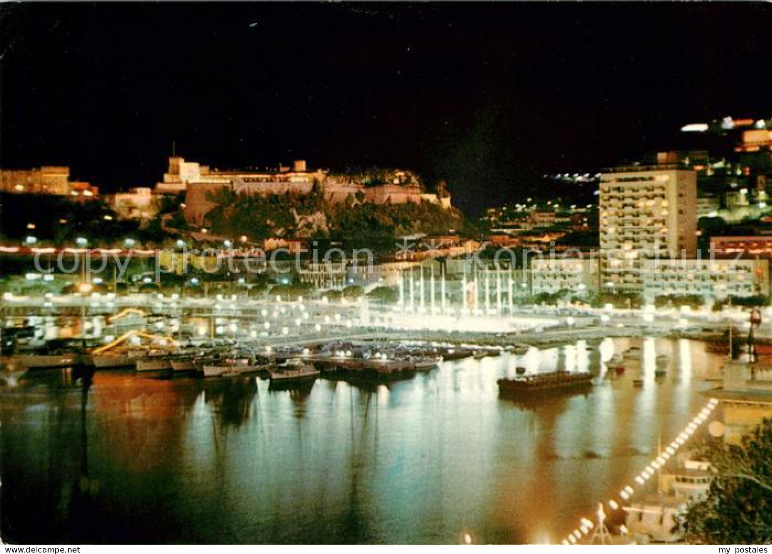Monaco la nuit au fond le Palais Princier