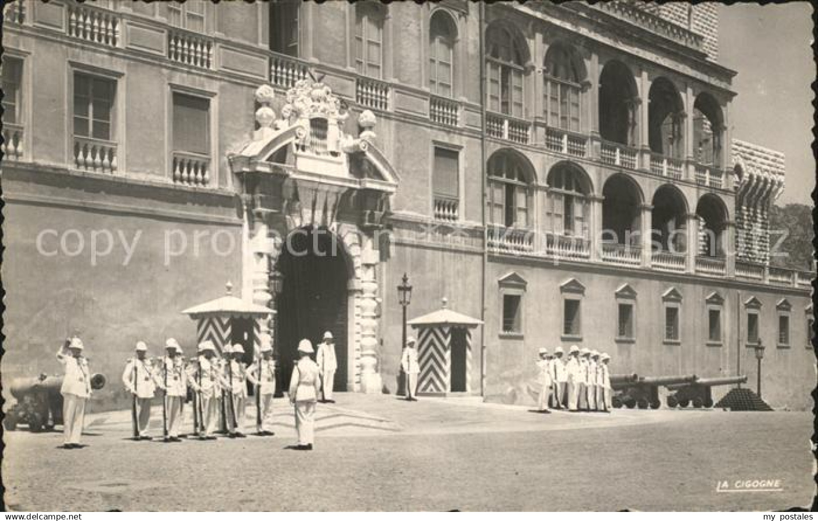 Monaco La releve de la Garde devant le Palais Princier