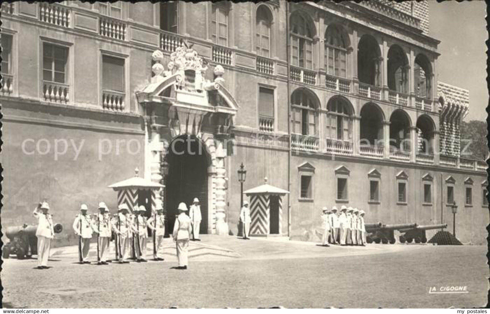 Monaco La releve de la Garde devant le Palais Princier
