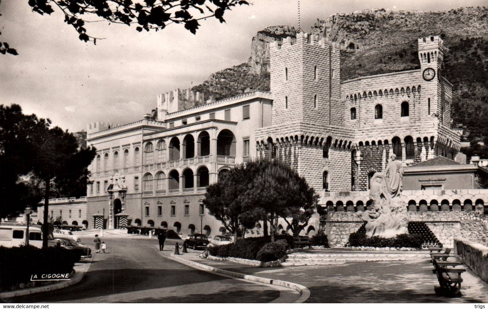 Monaco - le Palais Princier et le Monument commémoratif du 25e Anniversaire du Règne de S. A. S. le Prince Albert Ier