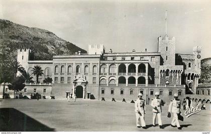 CPM Monaco Palais du Prince Facade sur la Place du Palais Militaria
