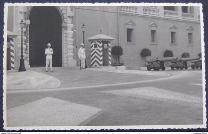 Monaco - Le Palais du Prince: Privatfoto (format: ca 13,7 x 8,7 cm) Wache