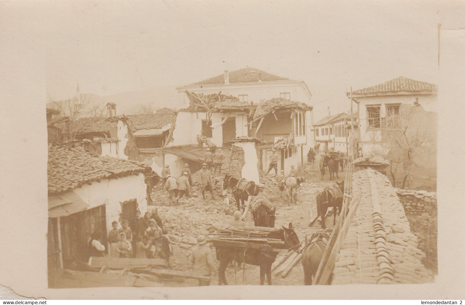 Monastir après le bombardement. *