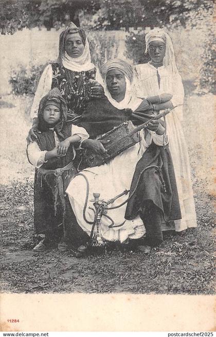 B84824 types folklore woman child  libia lybia