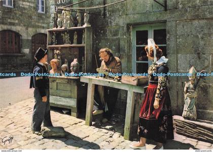 D290207 En Bretagne. Locronan. Finistere. Job. Greff