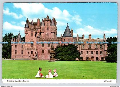 L348679 Angus Glamis Castle Valentine