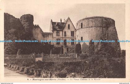 R044379 Mortagne sur Sevre Le Vieux Chateau et le Manoir Jehly Poupin