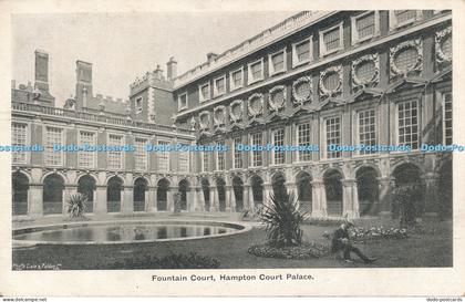 R049274 Fountain Court Hampton Court Palace Wellington
