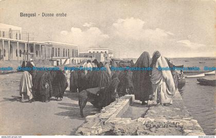 R157260 Bengasi. Donne Arabe