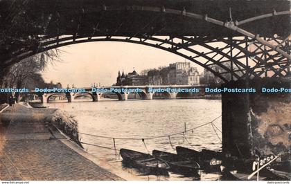 R286585 Paris Le Pont Neuf vu du Pont des Arts Marco No 20