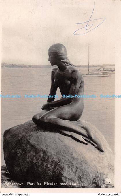 R374980 Kobenhavn Parti fra Rheden med Havfruen The Little Mermaid Alex Vincents