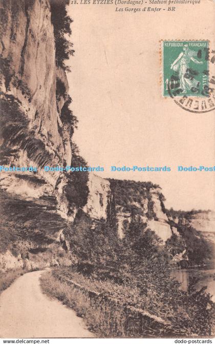 R491831 Les Eyzies Dordogne Station Prehistorique Les Gorges d Enfer Bloc Freres