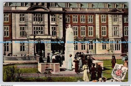 R774872 Newcastle on Tyne Victoria Statue and Royal Victoria Infirmary Woolstone