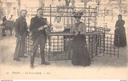 A843 France Vichy La Source Lardy Drinks Kiosk vintage postcard