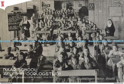 D222626 Naar School Zelfs in Oorlogstijd Belgische Kinderen Lopen School