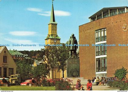 D226654 Tromso Roald Amundsen Statuen Mittet Arne Knudsen