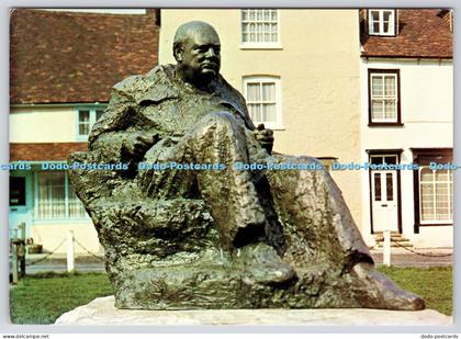 L351072 Sir Winston Churchill. Oscar Nemon. Westerham. Roger Pennington