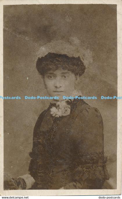 R006247 Old Postcard Womans Portrait F Barrington