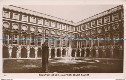 R049329 Fountain Court Hampton Court Palace Hayden