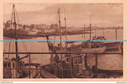 R332422 Le Guilvinec 2265 Vue de Port F Briand