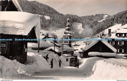 R513356 La Clusaz Le Village Dans la Neige G Mouchet
