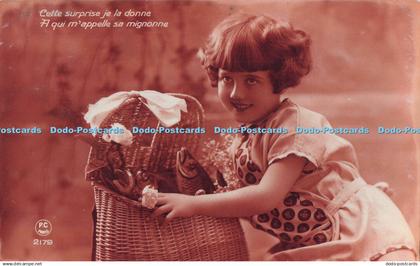 R716877 Cette Surprise je la Donne P C Paris