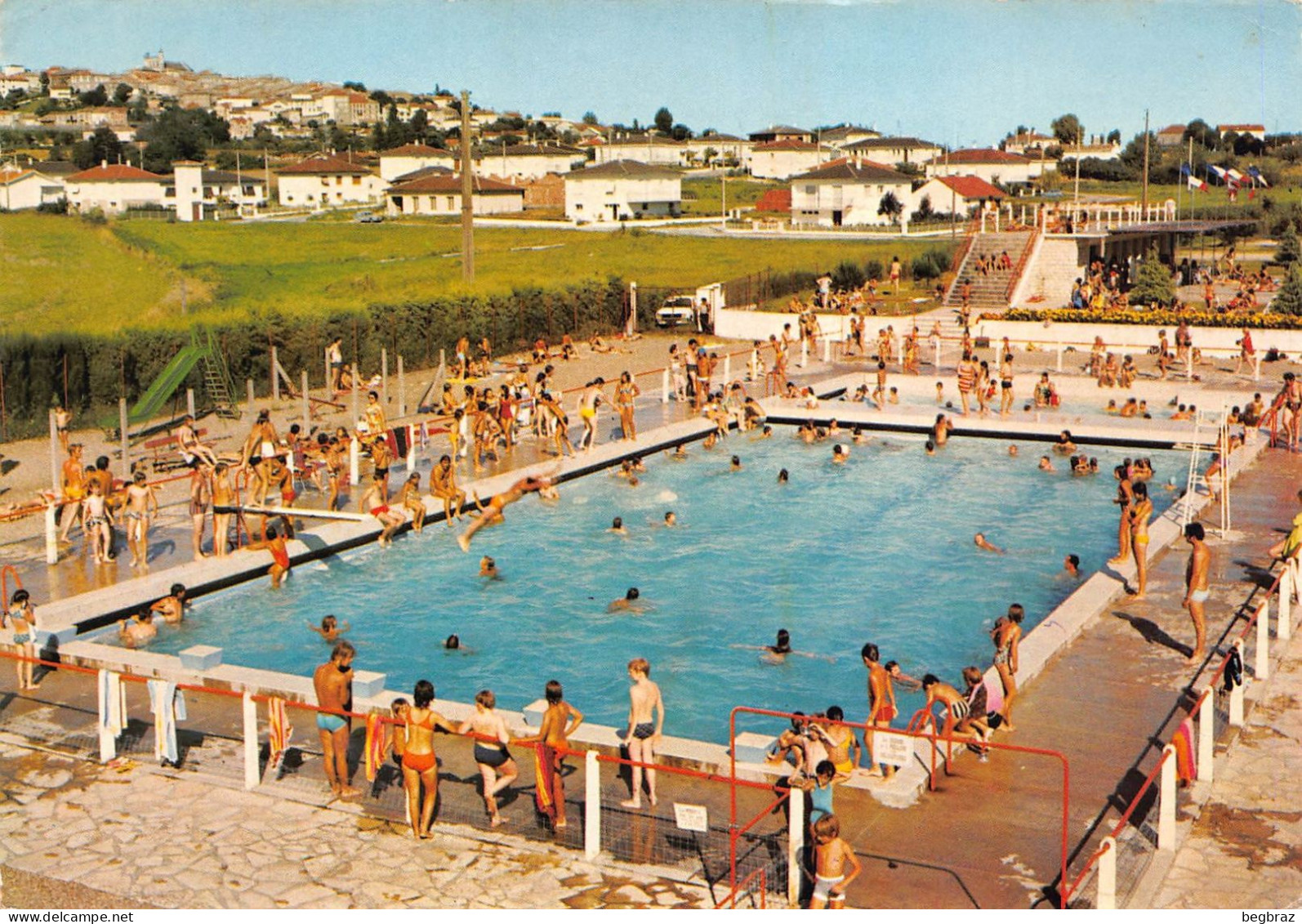 MONFLANQUIN     PISCINE