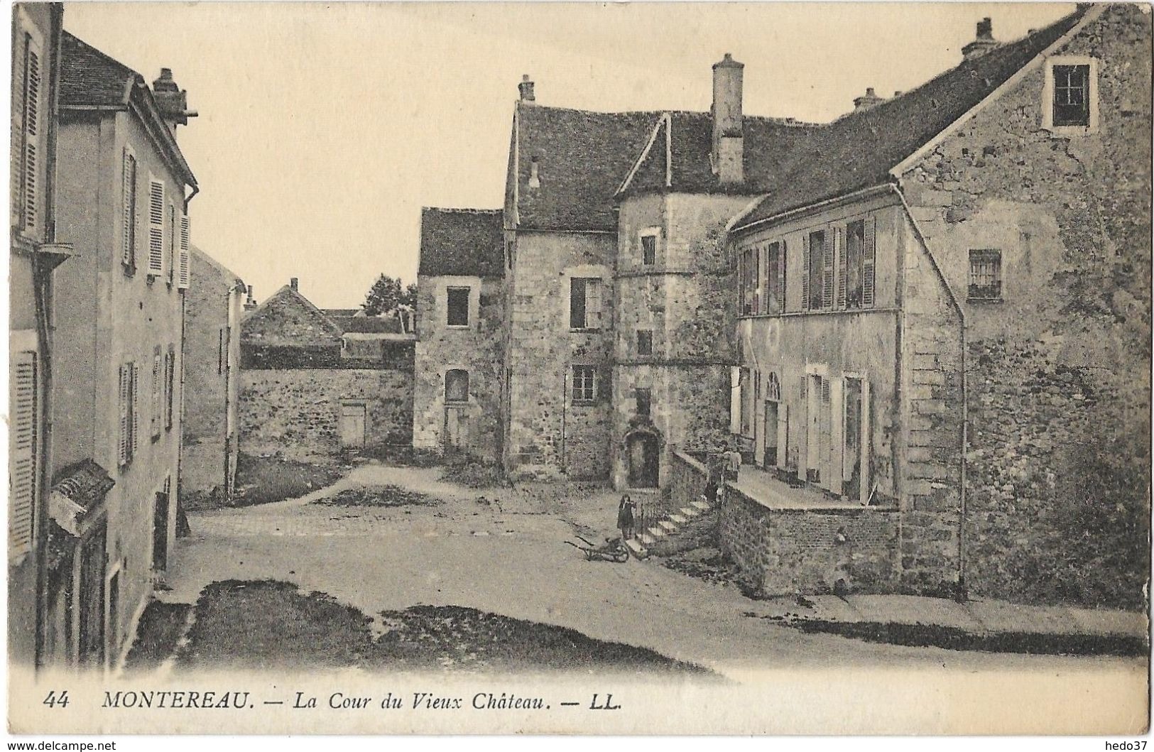 Montereau - La Cour du Vieux Château