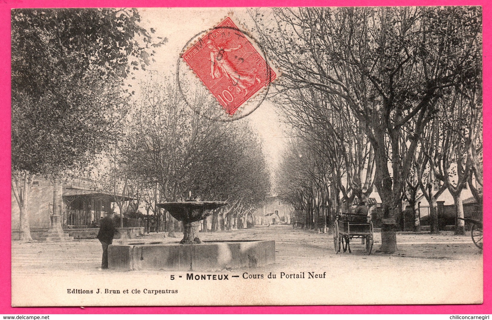 Monteux - Cours du Portail Neuf - Fontaine - Calèche - Attelage - Animée - Edit. J. BRUN et Cie Carpentras - 1907