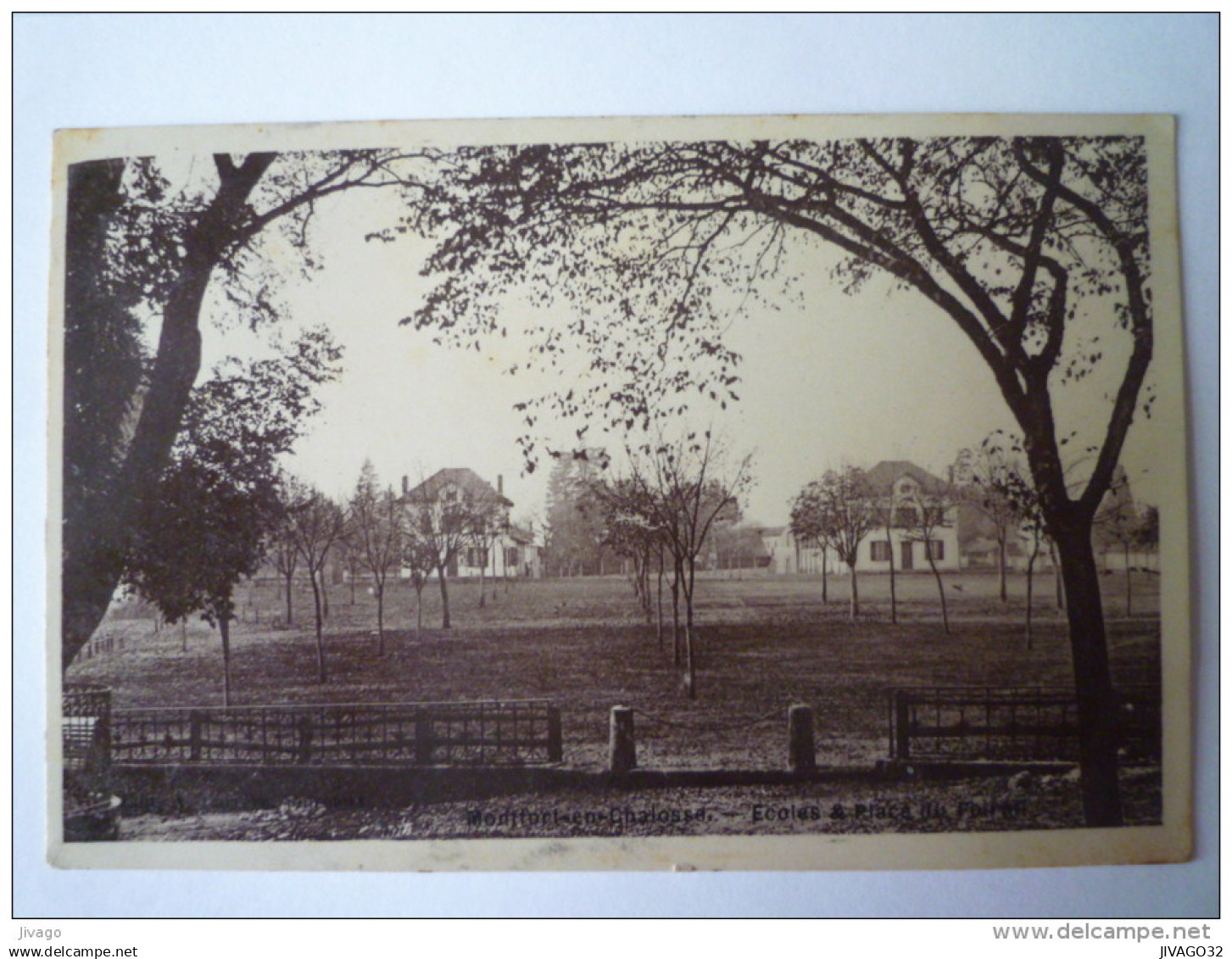 MONTFORT-EN-CHALOSSE  (Landes) :  ECOLES  &  Place du  FOIRAIL