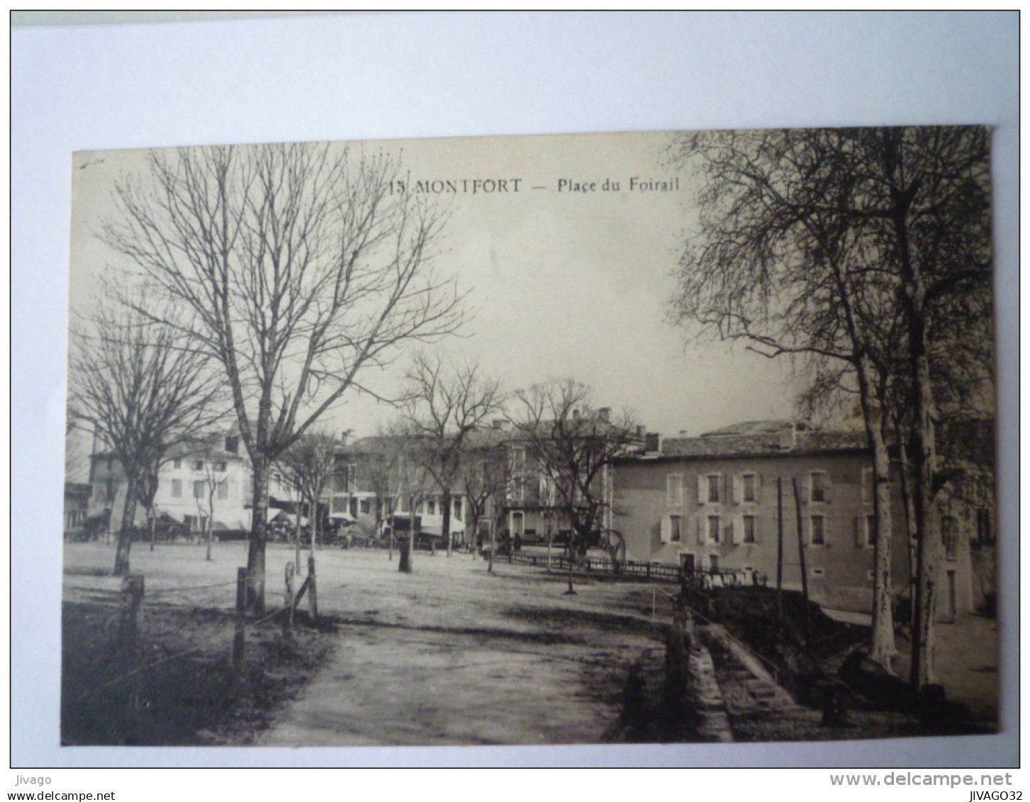 MONTFORT-EN-CHALOSSE  (Landes) :  Place du  FOIRAIL