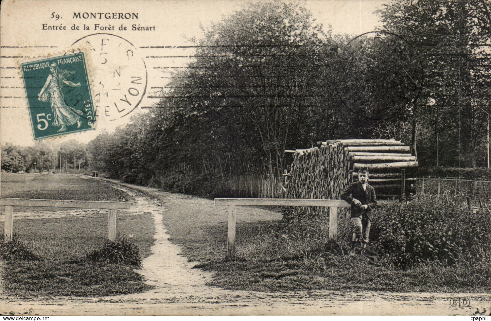 Montgeron CPA Entree de la foret de Senart