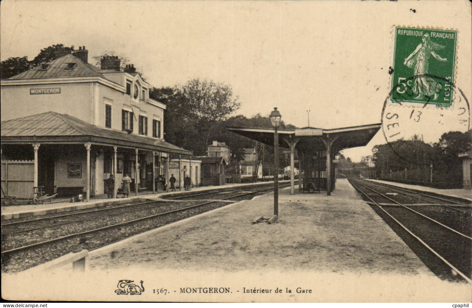 Montgeron CPA interieur de la gare