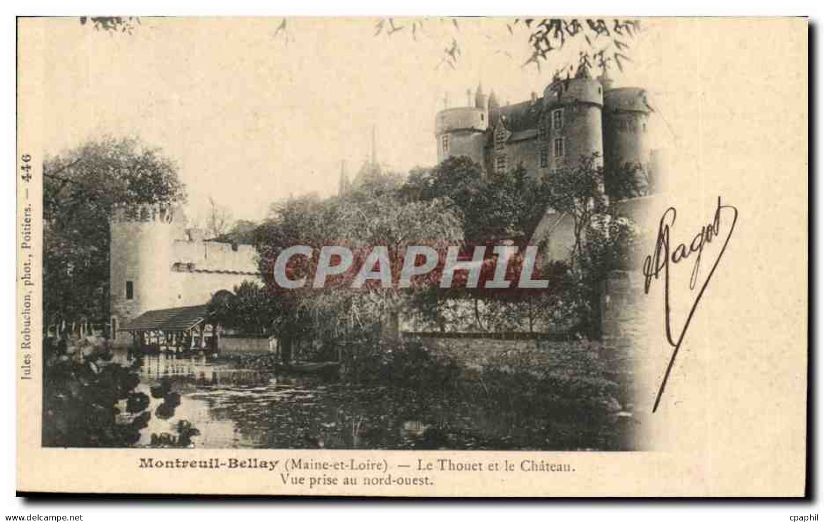 Montreuil Bellay CPA LE Thouet et le chateau Vue prise du Nord Ouest