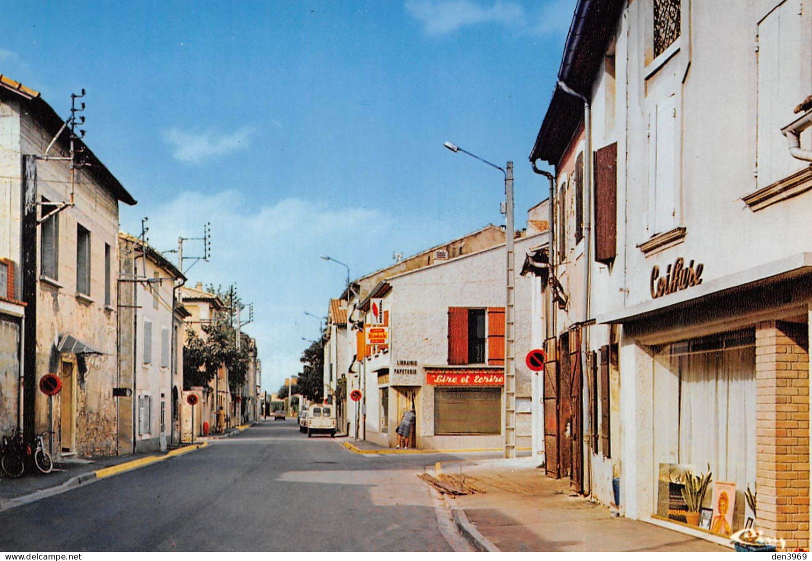 MORIERES-les-AVIGNON (Vaucluse) - La rue de la République - Salon de Coiffure