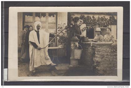 Maroc ? Carte Photo Animée - Hommes et Femmes - Lieu à identifier - Fontaine / Pompe à eau