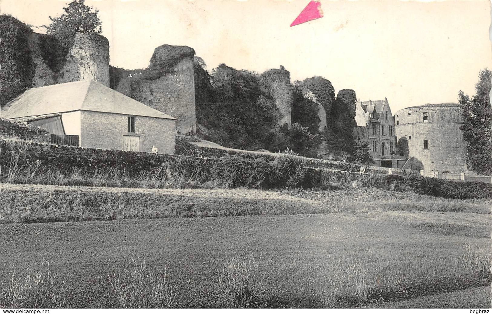 MORTAGNE SUR SEVRE     LE MANOIR