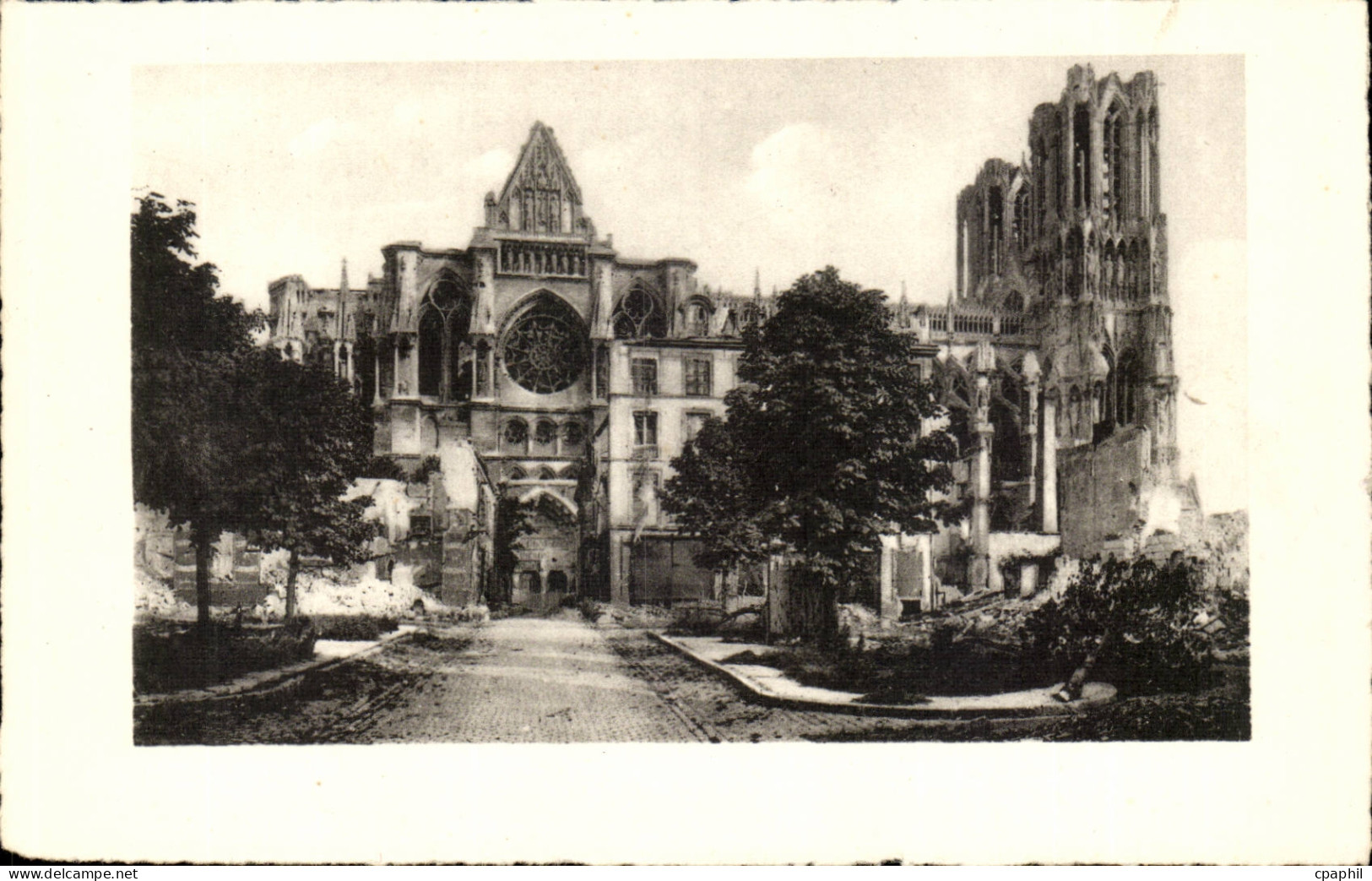 Moulins CPA Cathedrale