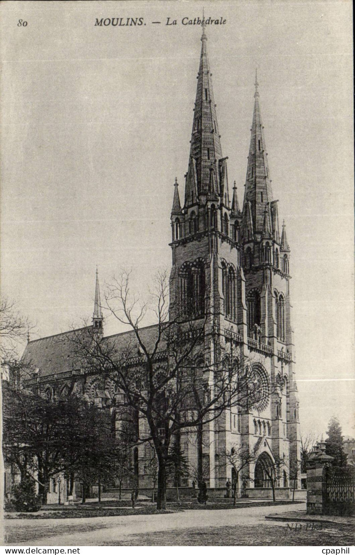 Moulins CPA La cathedrale